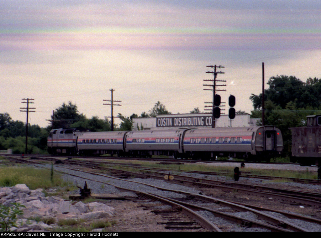 AMTK 378 leads the northbound Carolinian past the signals 